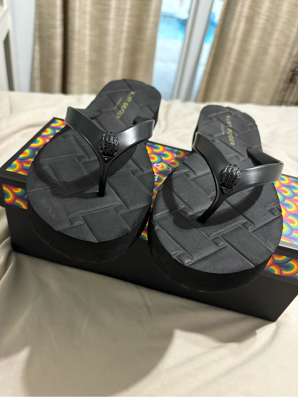 Kurt Geiger flip flops